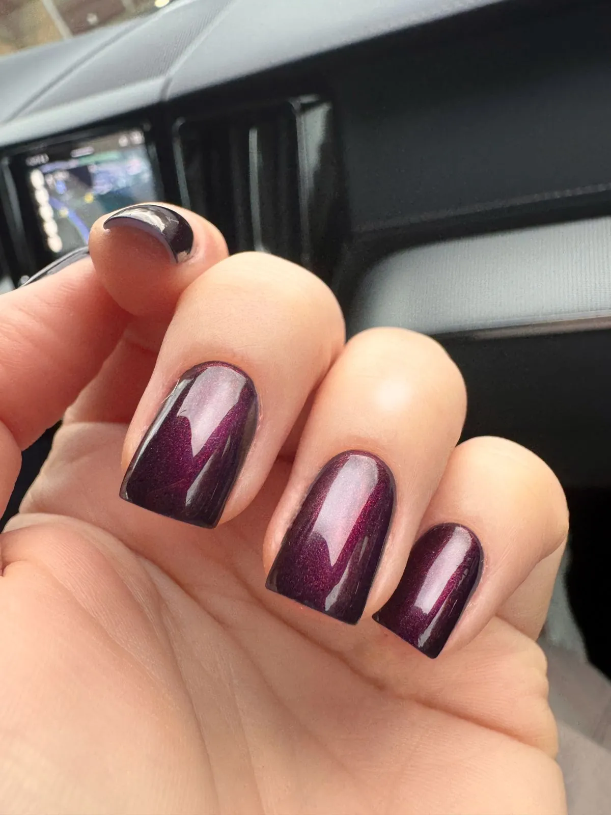 Klassische Gel-Lack Maniküre Rot Eitorf